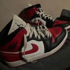 Air Jordan 1 mid black/gym red/white